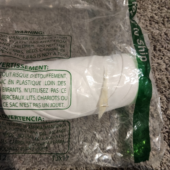 NWOT Amazon essentials tshirt - Picture 3 of 3